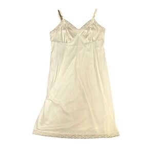 Vintage 1960s Vanity Fair Off White Nylon Full Slip Lace Made in USA Size 40‎